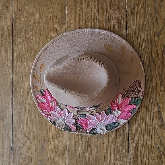 Cute handpainted and hand pyrography hat🩷 - Picture 3 of 4
